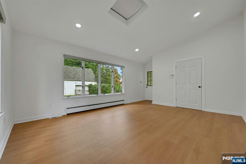 11 Pine Street Property Photo 12