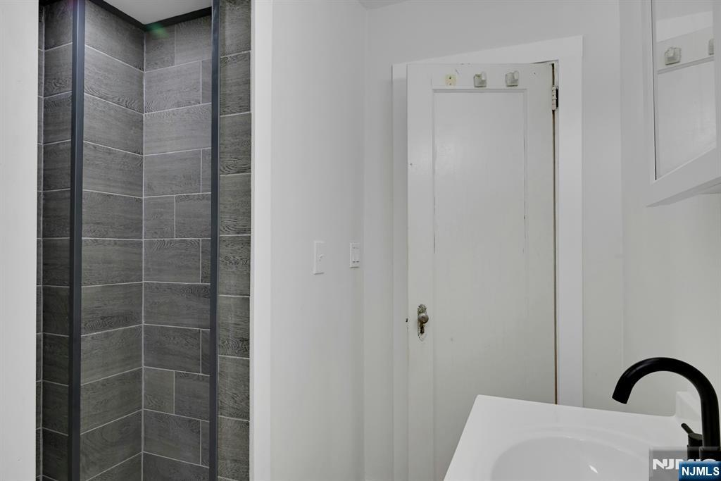 11 Pine Street Property Photo 15