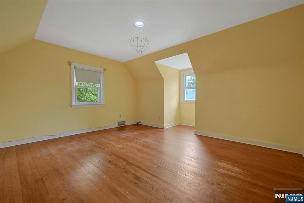 11 Pine Street Property Photo 16