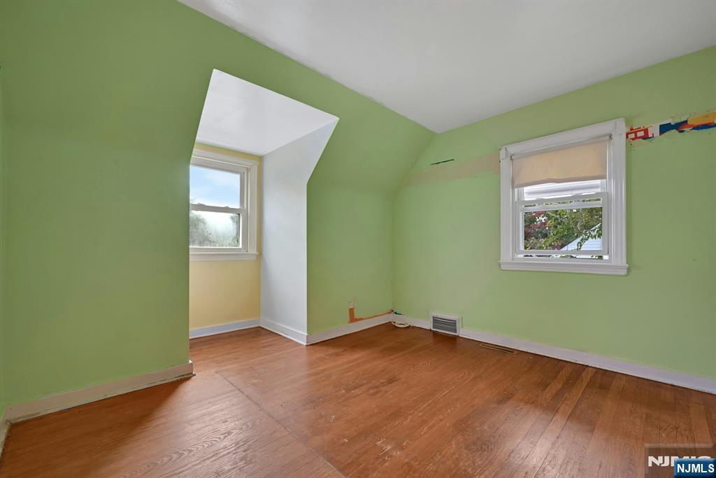 11 Pine Street Property Photo 17