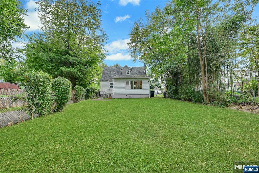 11 Pine Street Property Photo 22