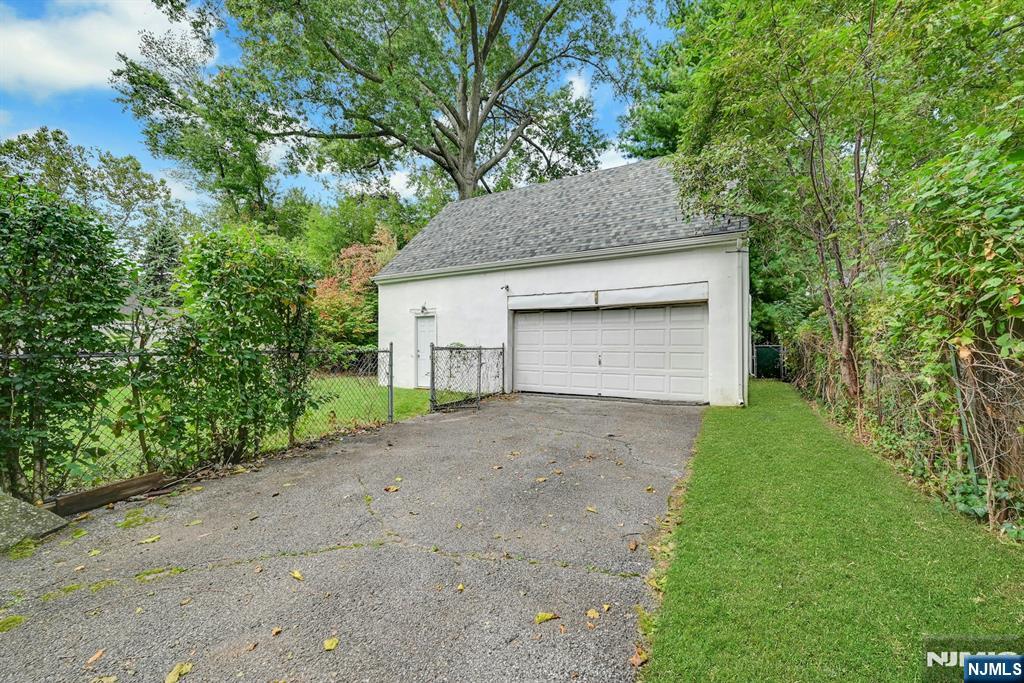 11 Pine Street Property Photo 23