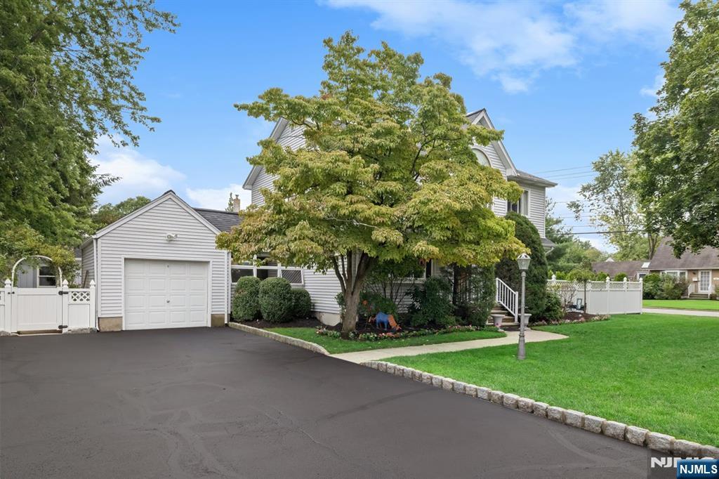 663 Plympton Street Property Photo 3