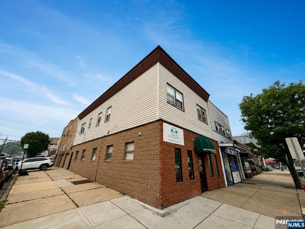 925 Broadway 2a Property Photo 1