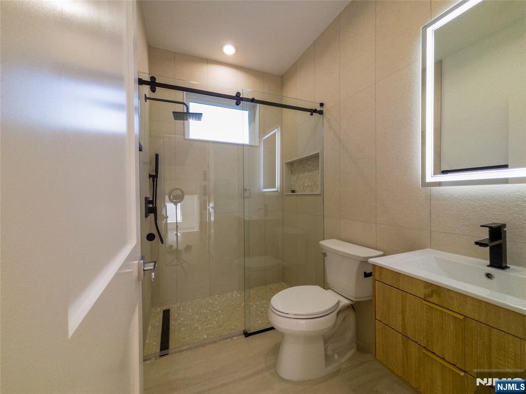 662 Jefferson Avenue Property Photo 10