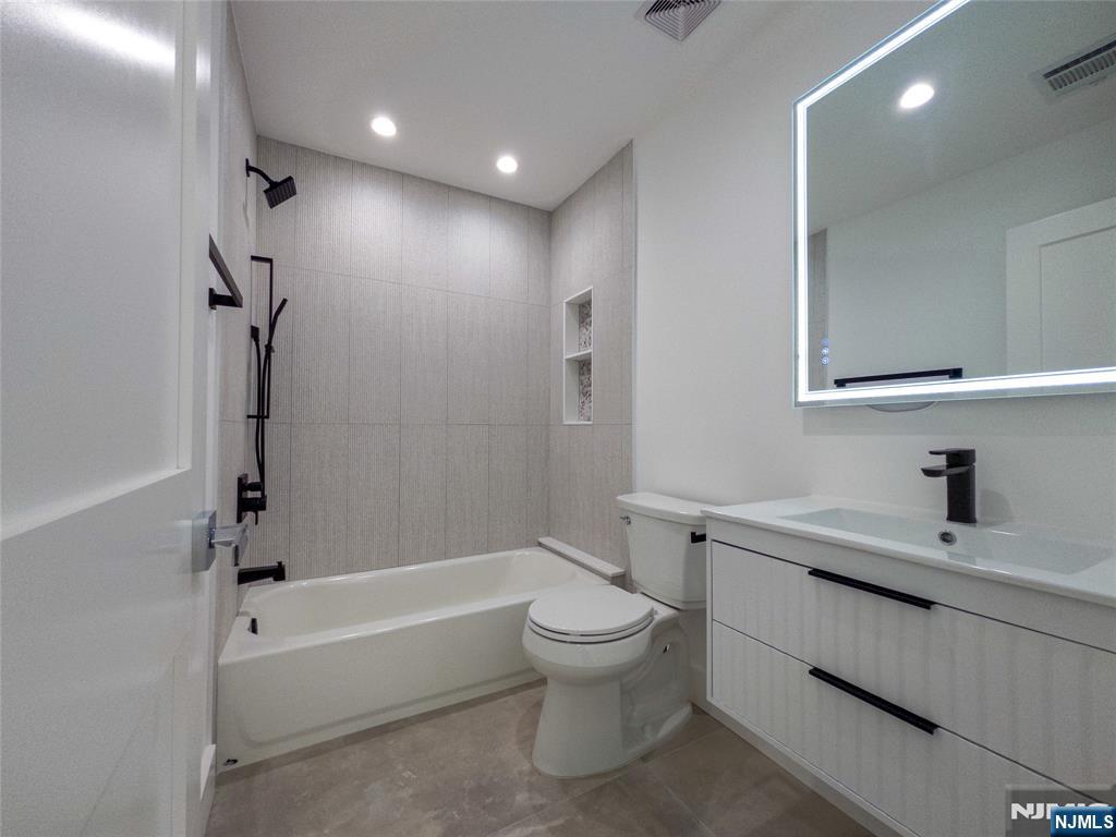 662 Jefferson Avenue Property Photo 14