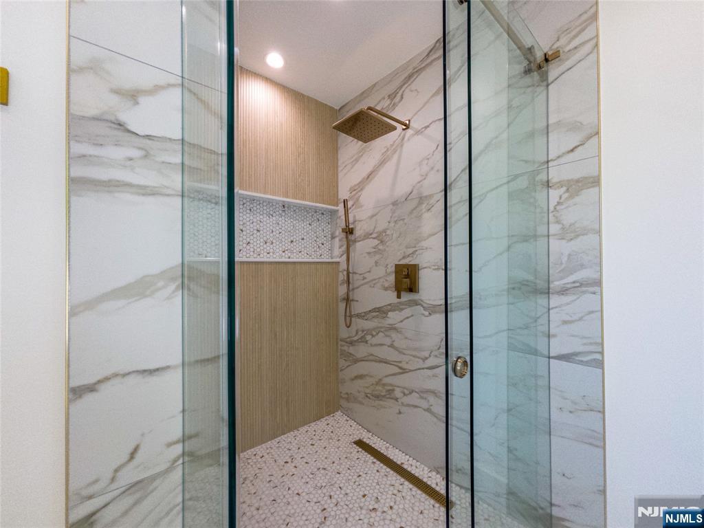 662 Jefferson Avenue Property Photo 21
