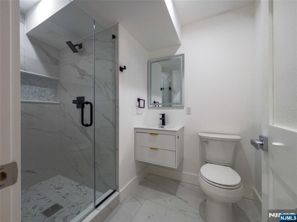 662 Jefferson Avenue Property Photo 25