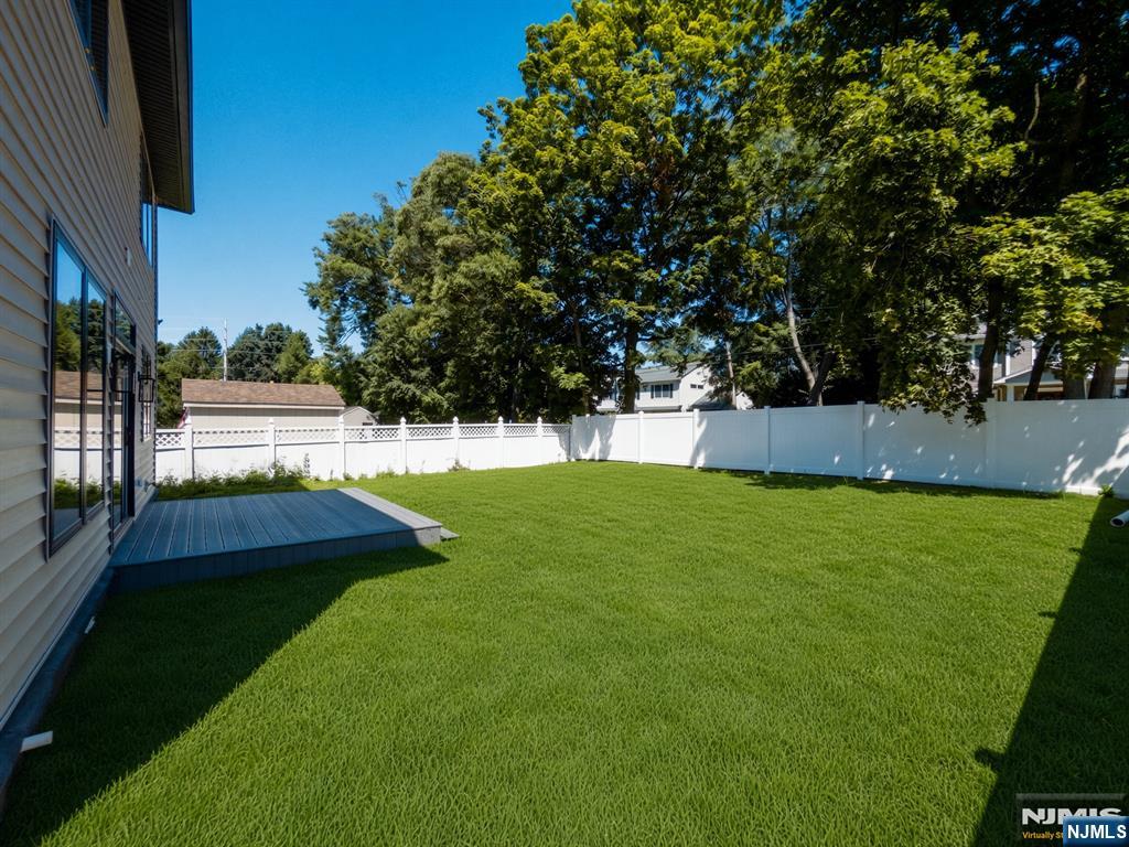 662 Jefferson Avenue Property Photo 27
