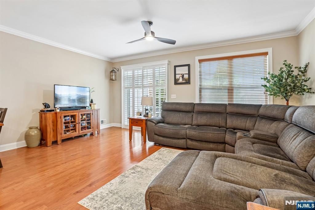 35 Red Oak Court Property Photo 4
