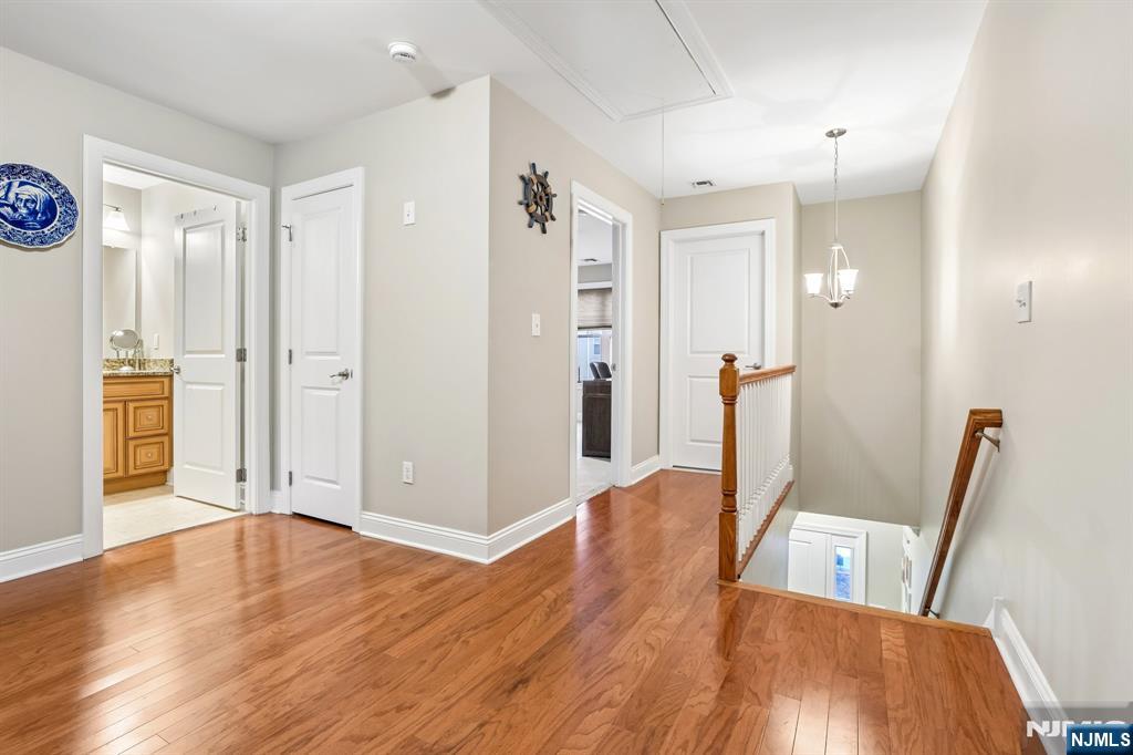 35 Red Oak Court Property Photo 9