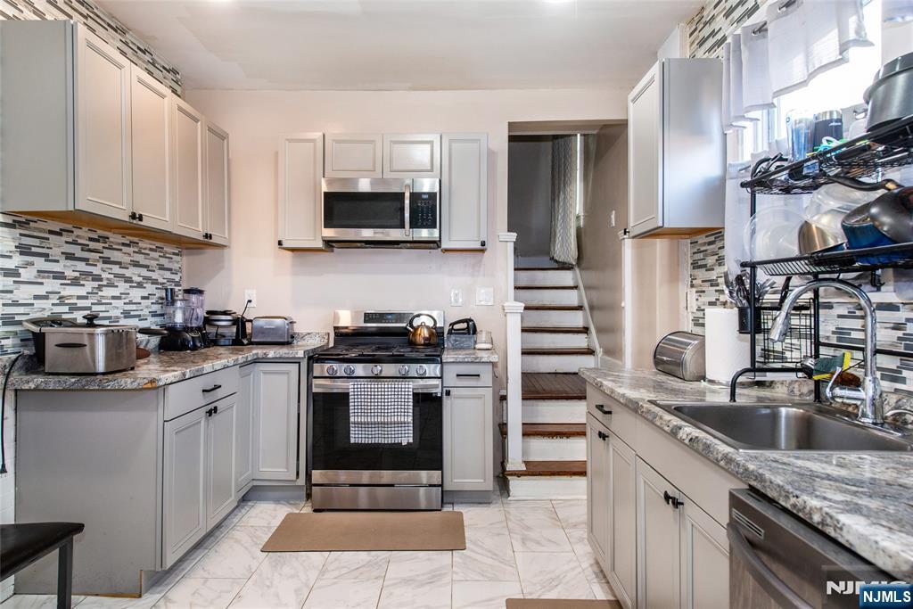 120 Essex Avenue Property Photo 8