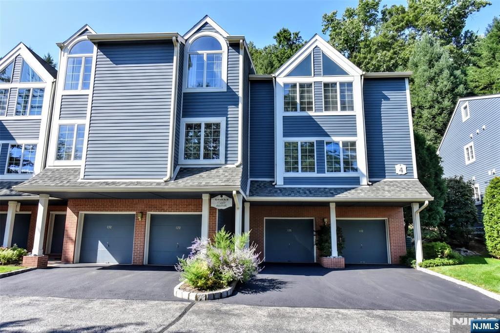133 Surrey Court Property Photo 1