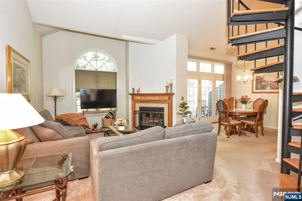 133 Surrey Court Property Photo 7