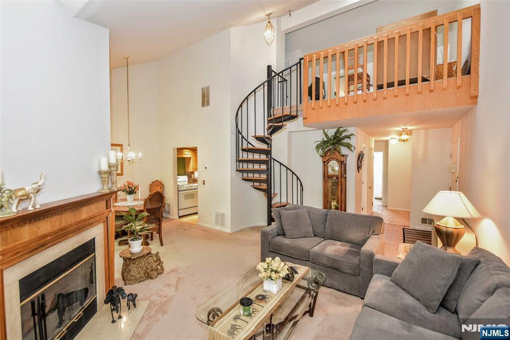 133 Surrey Court Property Photo 8