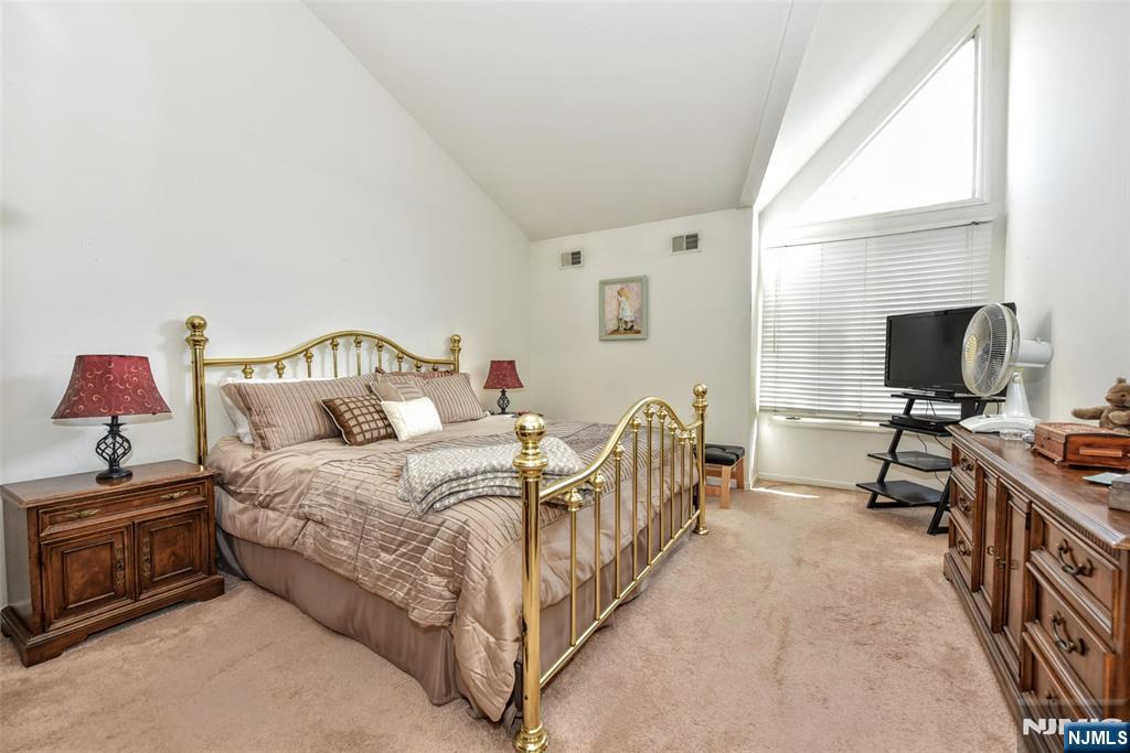 133 Surrey Court Property Photo 16