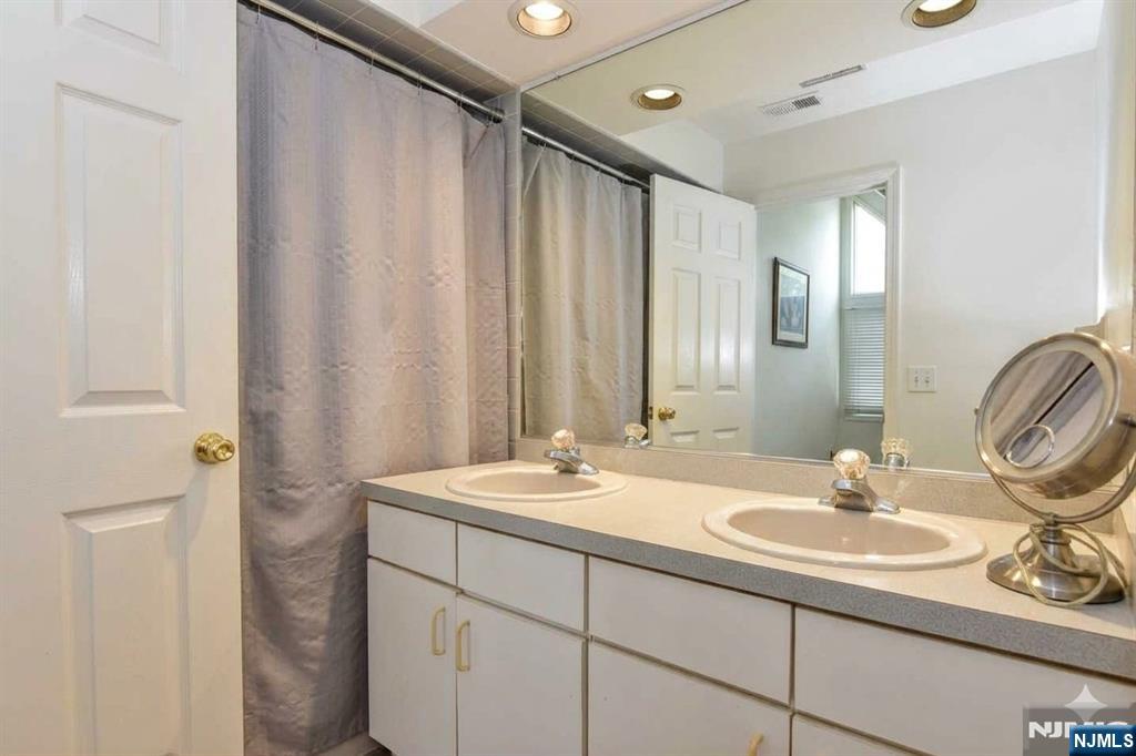 133 Surrey Court Property Photo 17