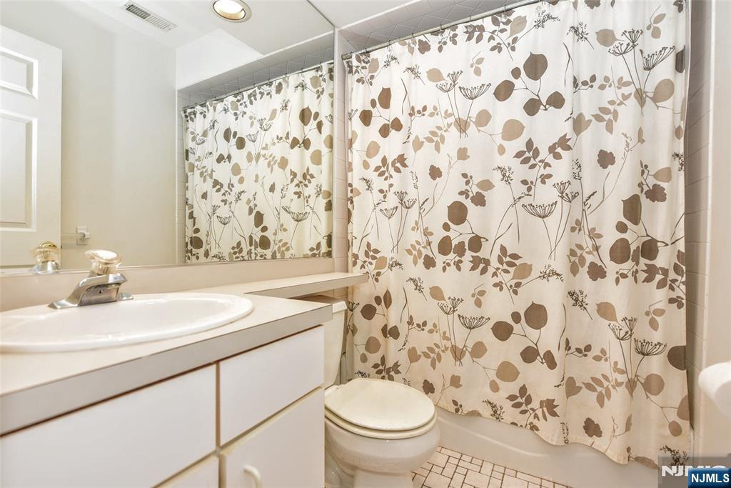 133 Surrey Court Property Photo 20