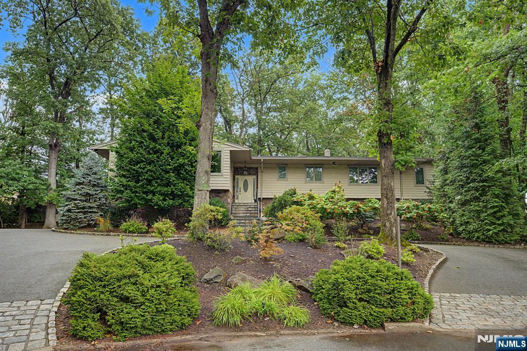 45 Oxford Drive Property Photo 1
