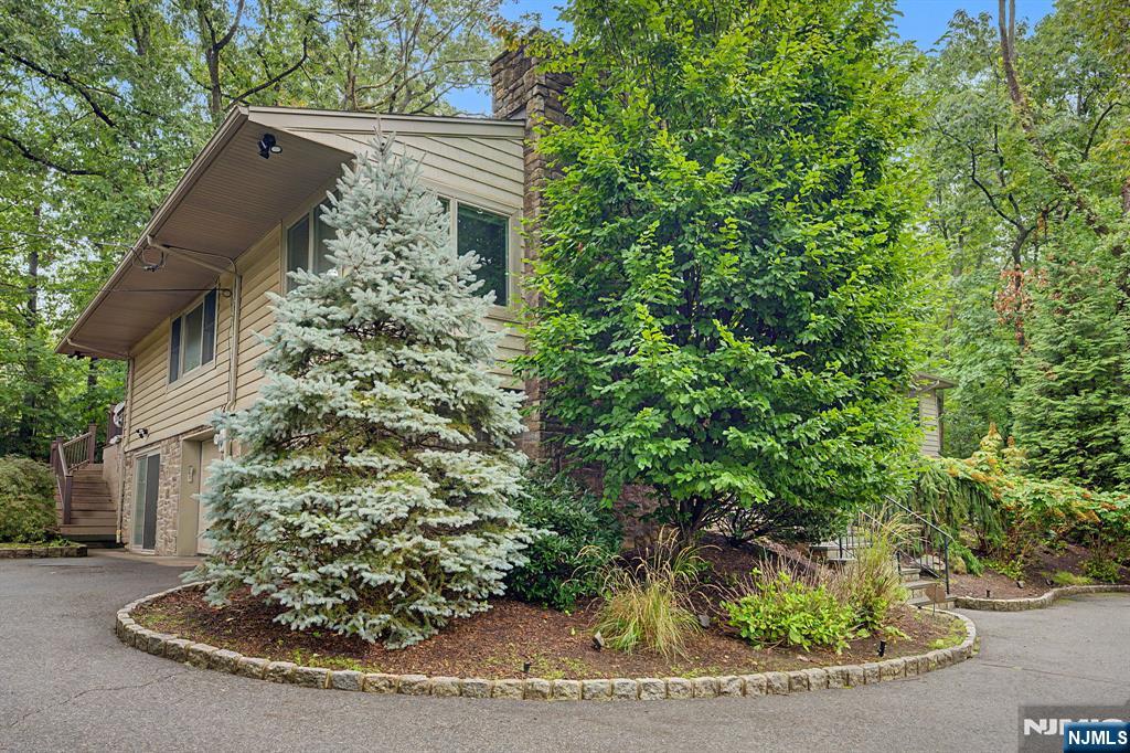 45 Oxford Drive Property Photo 2