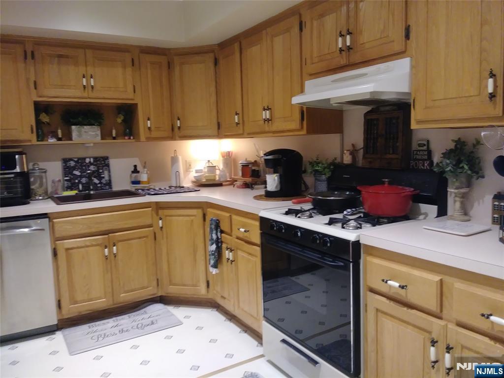 88 Mazur Place Property Photo 8