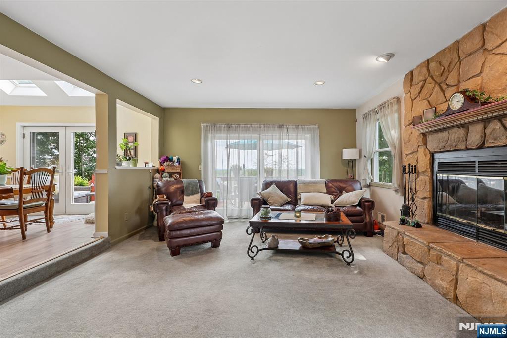 17 Rosenbrook Drive Property Photo 8