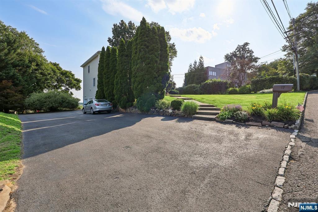 17 Rosenbrook Drive Property Photo 37