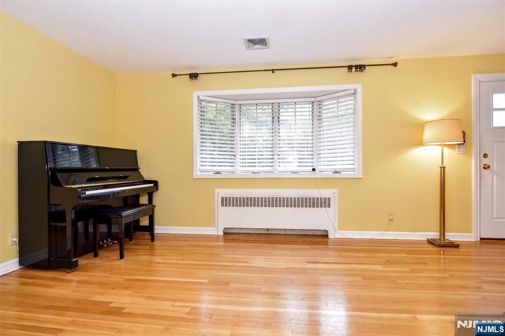 367 S Pleasant Avenue Property Photo 3