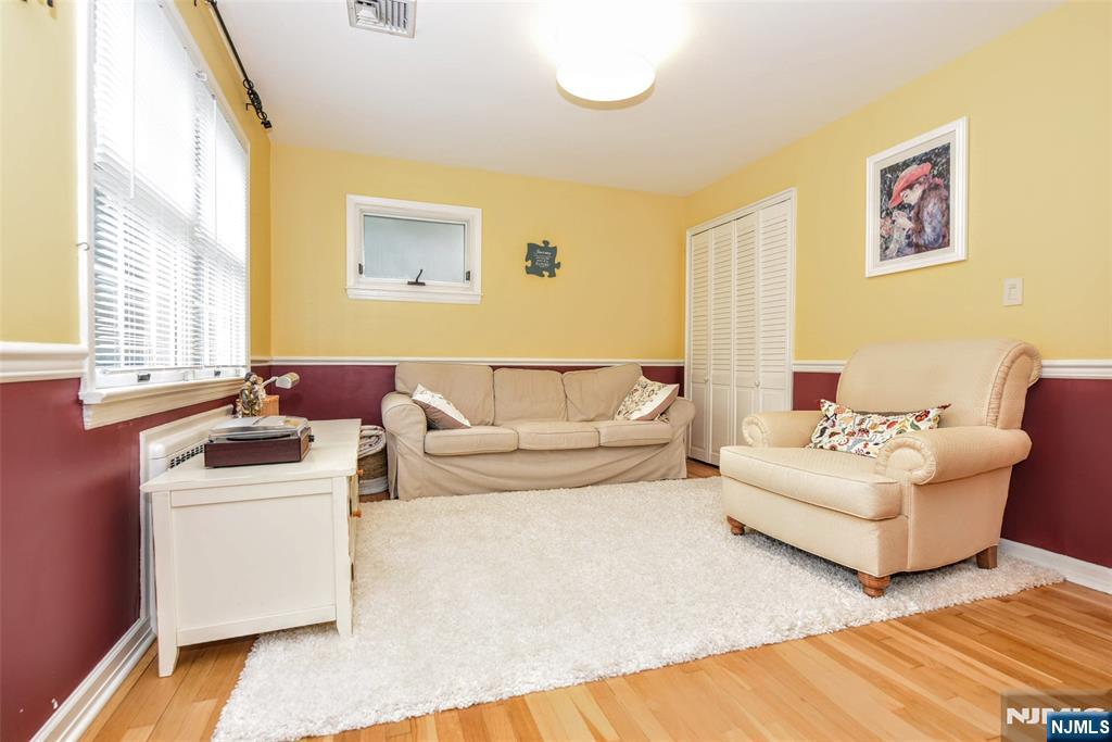 367 S Pleasant Avenue Property Photo 4
