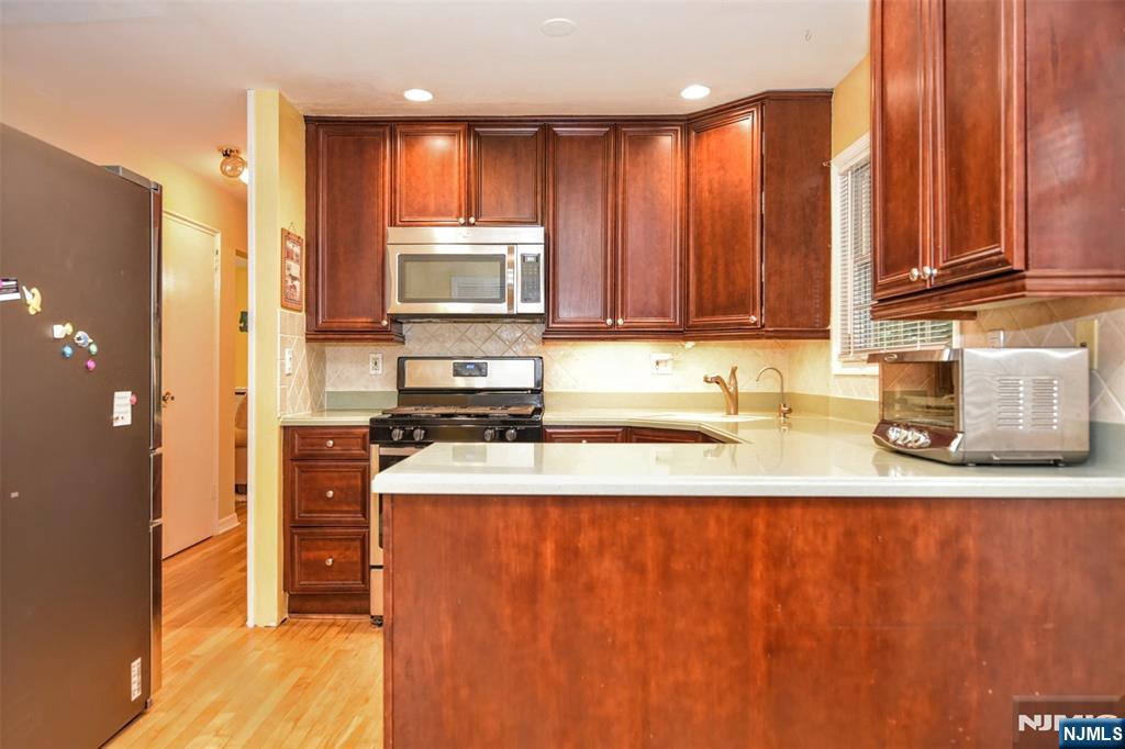 367 S Pleasant Avenue Property Photo 6