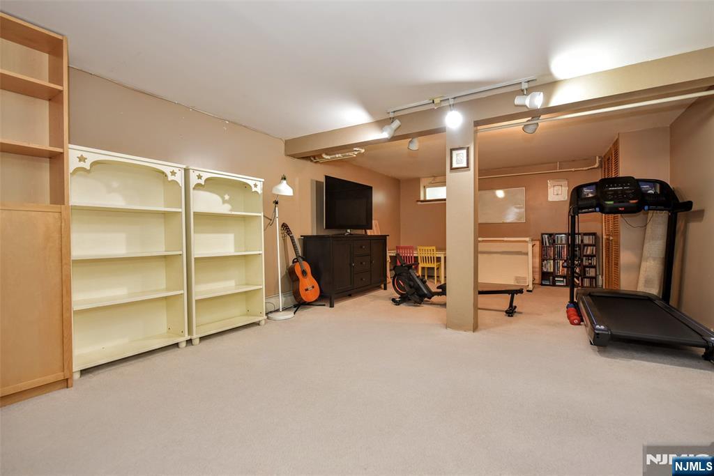 367 S Pleasant Avenue Property Photo 13