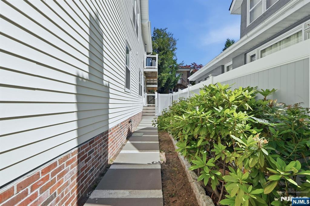 81 Hudson Avenue Property Photo 30