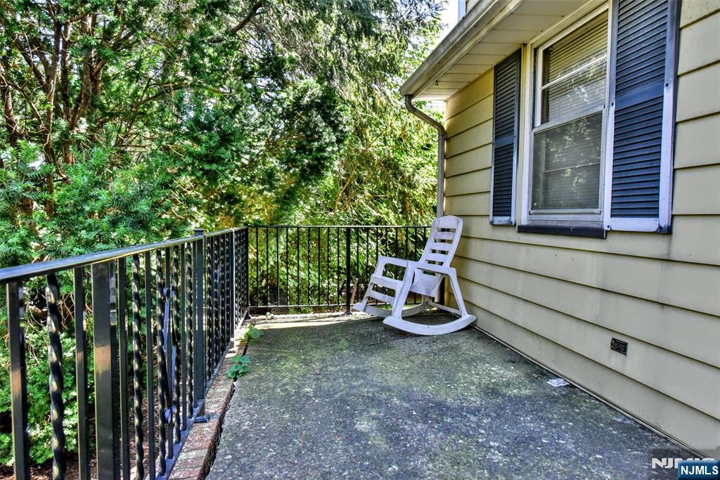 27 Hillcrest Avenue Property Photo 5