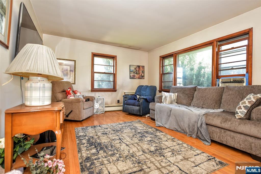 27 Hillcrest Avenue Property Photo 8