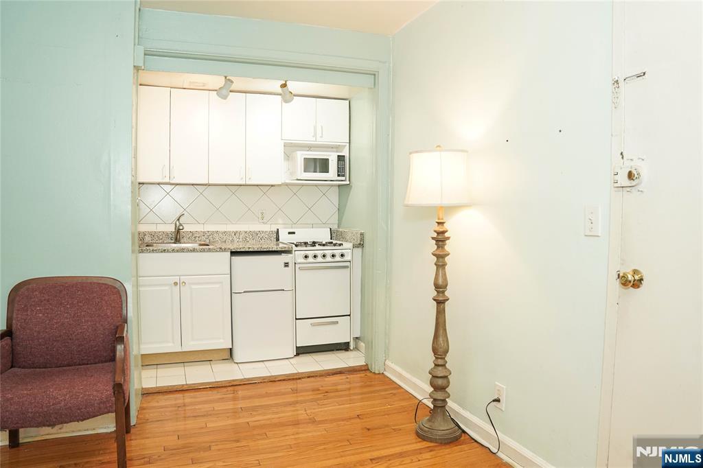 3021 Edwin Avenue 1j Property Photo 8
