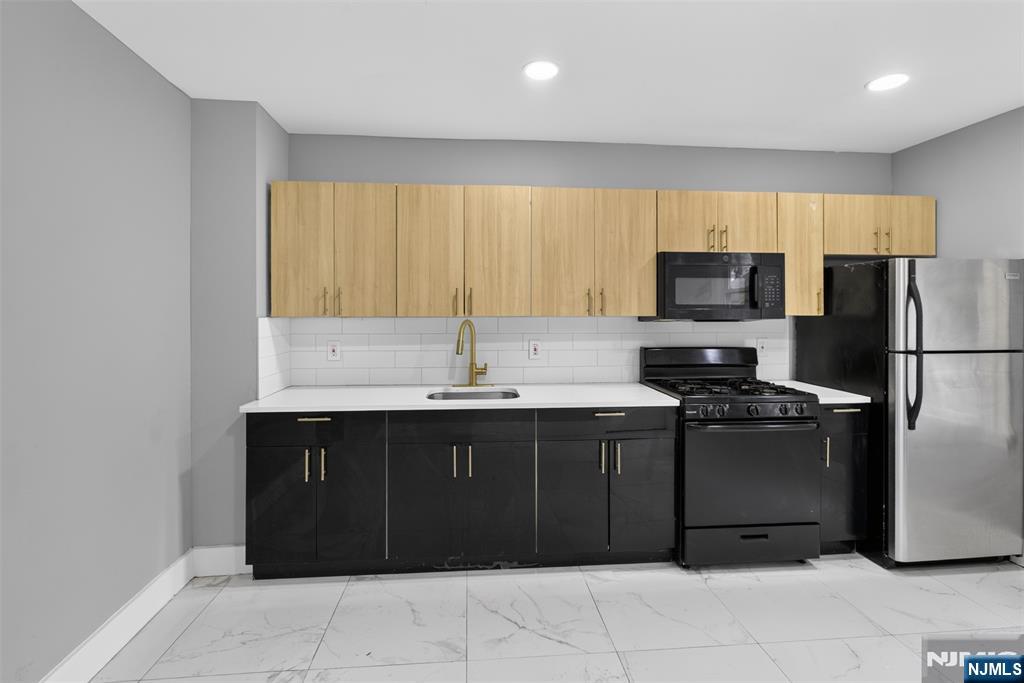 529 Clinton Street Property Photo 23