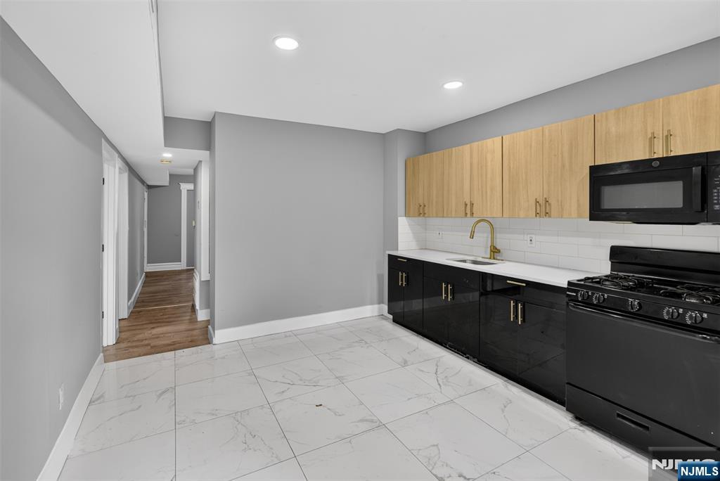 529 Clinton Street Property Photo 25