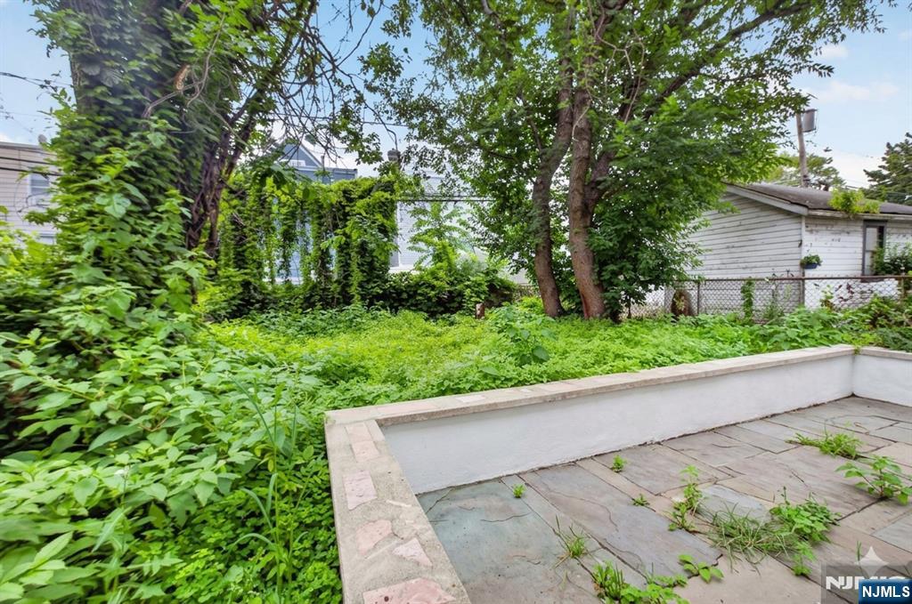 529 Clinton Street Property Photo 35