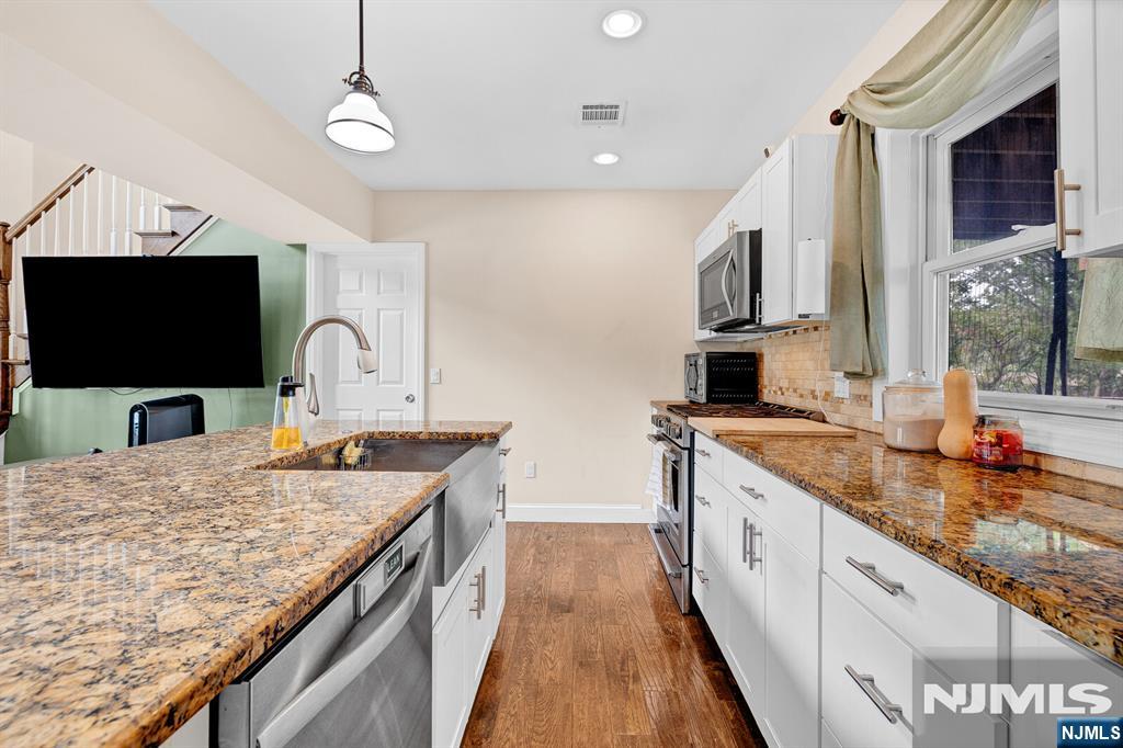 376 Riverside Avenue Property Photo 10