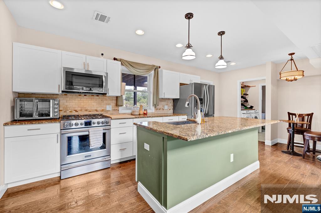 376 Riverside Avenue Property Photo 11