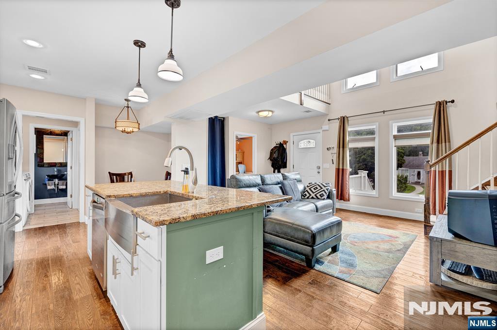 376 Riverside Avenue Property Photo 12
