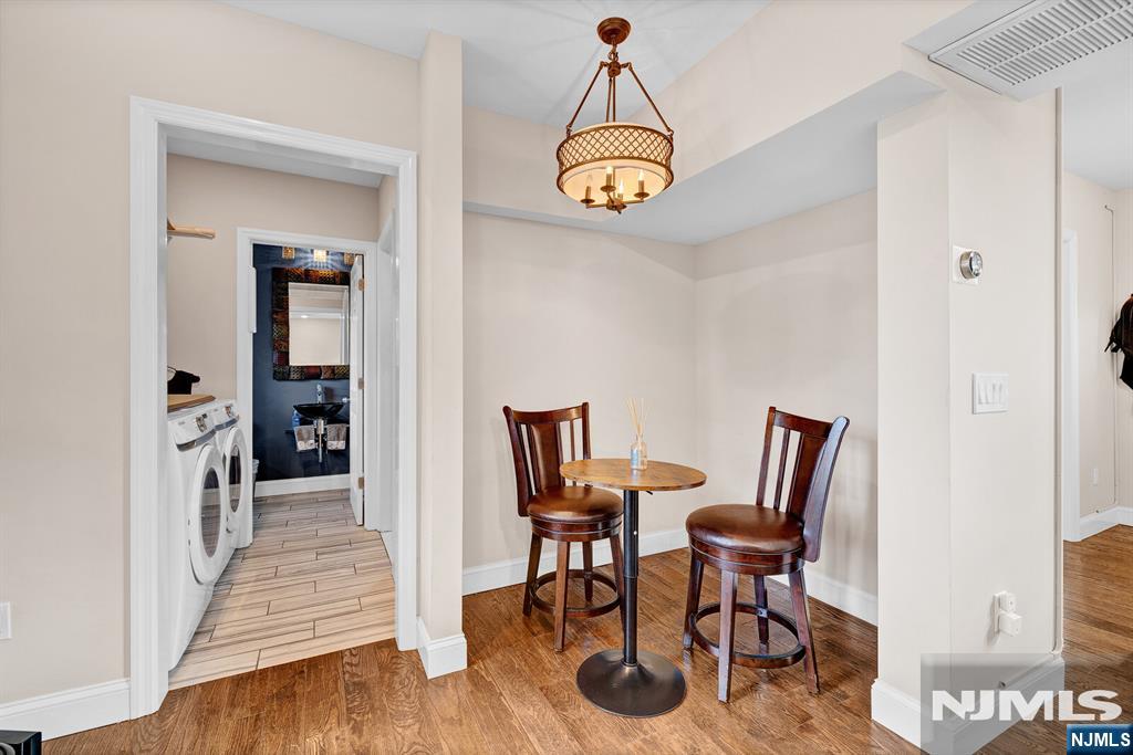 376 Riverside Avenue Property Photo 14