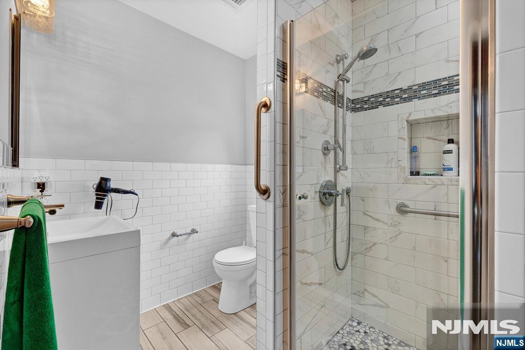 376 Riverside Avenue Property Photo 17