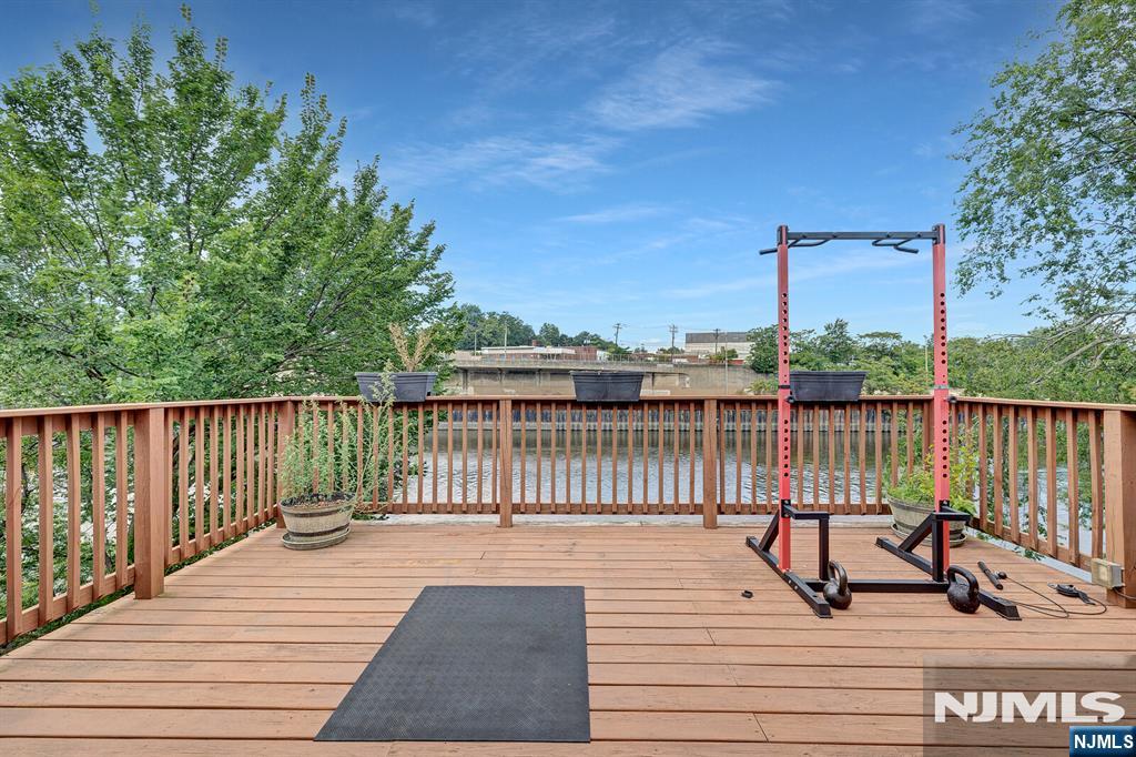 376 Riverside Avenue Property Photo 27