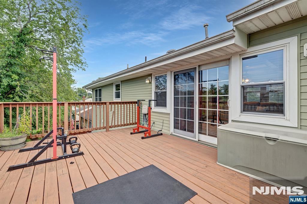 376 Riverside Avenue Property Photo 28