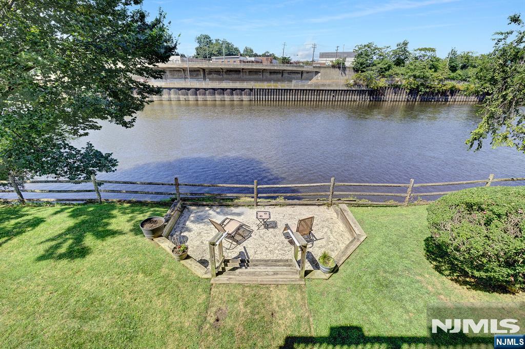 376 Riverside Avenue Property Photo 42