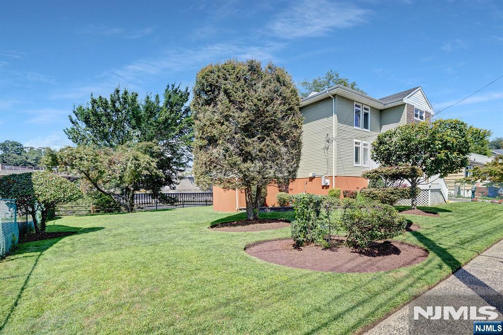 376 Riverside Avenue Property Photo 43