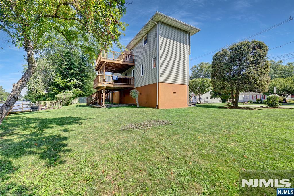 376 Riverside Avenue Property Photo 44