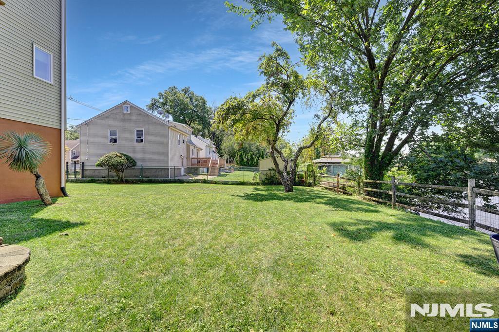 376 Riverside Avenue Property Photo 45