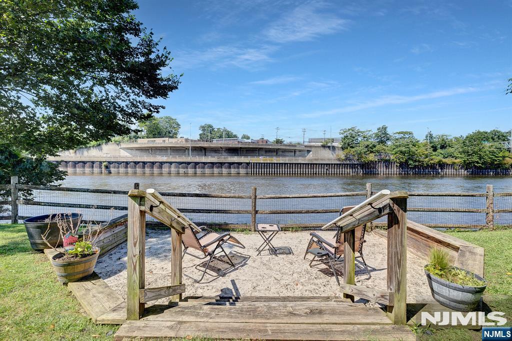 376 Riverside Avenue Property Photo 49